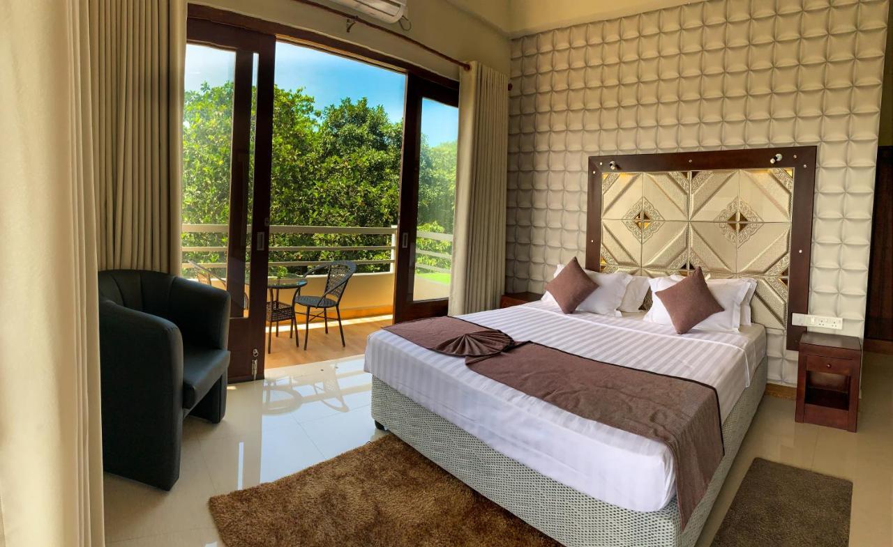 Mount Rich Rumassala Hotel Unawatuna Exterior foto
